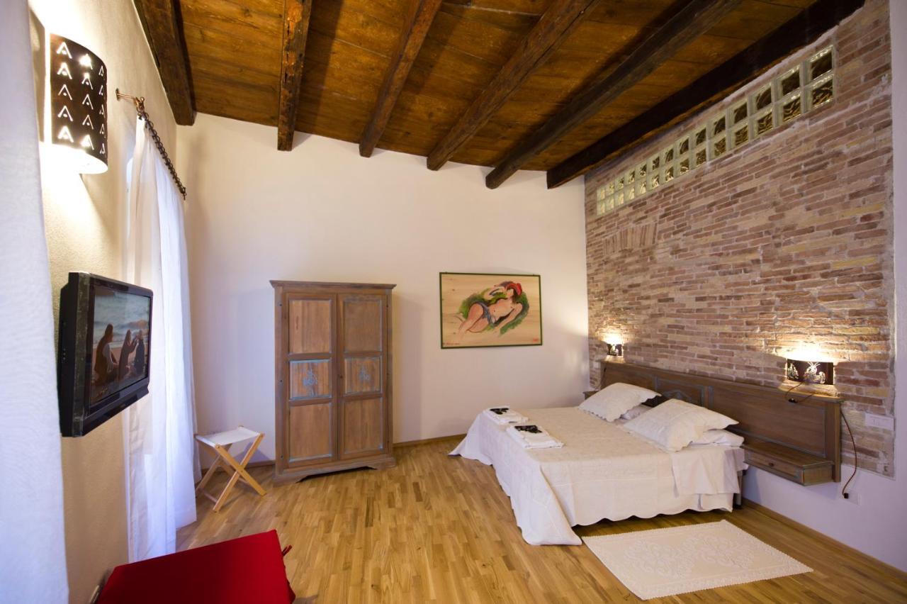 קליארי Castelletto Suites חדר תמונה